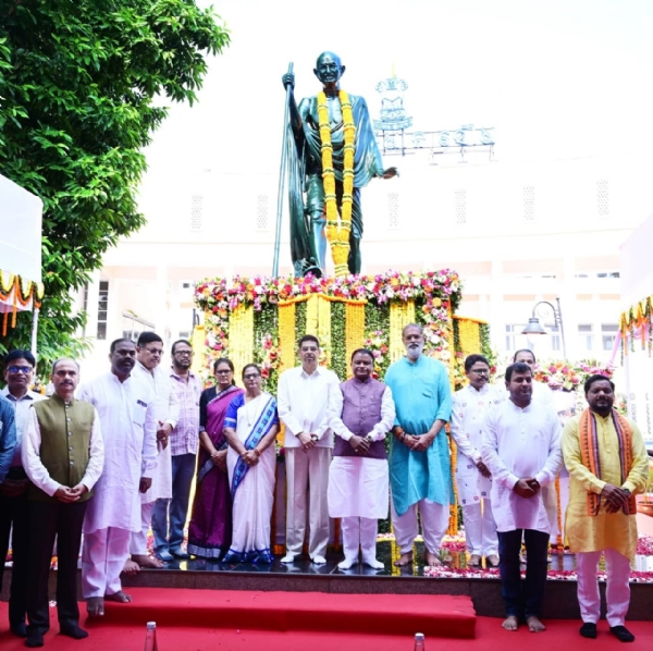 Odisha Governor, CM and Speaker Pay  Governor, CMs to Gandhi and Shastri on Birth Anniversaries