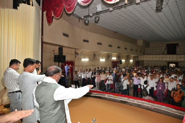 Image of the Governor Laxman Prasad Acharya Concluding Nasha Mukt Bharat Sankalp Padayatra in Guwahati.