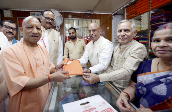 UP CM visits Kshetriya Shri Gandhi Ashram in Hazratganj, Lucknow