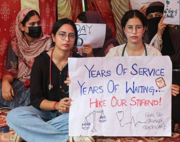 Medical Interns In J&K Restart Agitation, Allege Government Failed To Honour Assurance