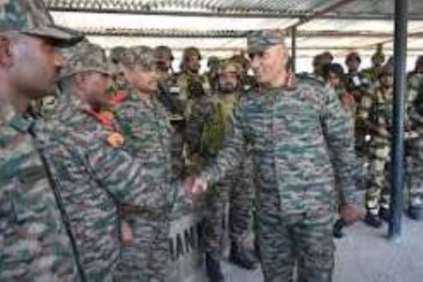 Northern Army Commander Reviews Security In North Kashmir