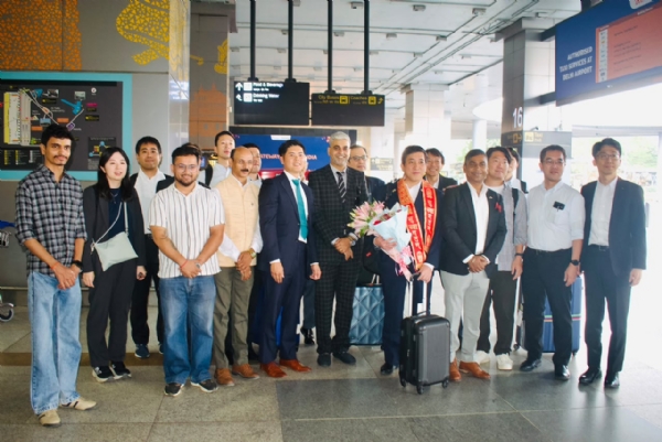 World Connect Education Director L.S. Bedi, Mukul Mehta, Co-founder of Sunmarks Hospitality Navneet Singh Juneja, and Rajesh Das, owner of Kotoba Business Consulting, meet Koichi Shiota, Governor of Japan’s Kagoshima Prefecture, at Sunmarks Hotel in Dwarka, New Delhi.