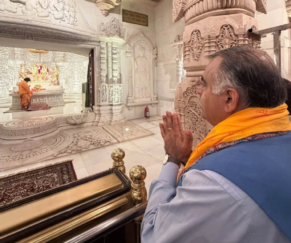 Tarun Chugh bowed his head in the court of Ram Lalla