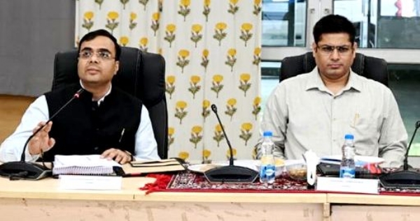 Divisional Commissioner, Vikas Kundal visited Samba to review progress ongoing developmental works