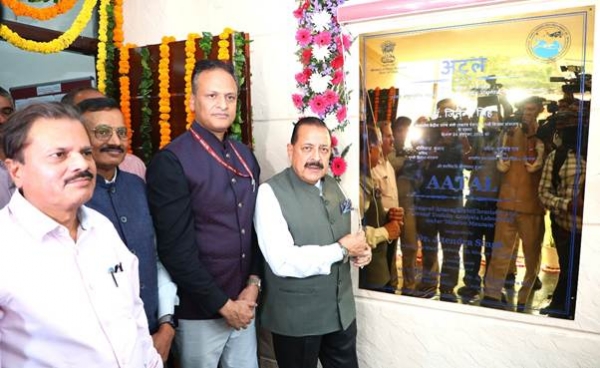 Union Minister Dr Jitendra Singh inaugurates the Atal Lab. Union Minister Dr Jitendra Singh inaugurates the Atal Lab.