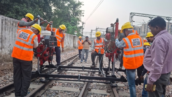 North Central Railway (NCR) is adopting a state-of-the-art portable hydraulic tamping machine North Central Railway (NCR) is adopting a state-of-the-art portable hydraulic tamping machine
