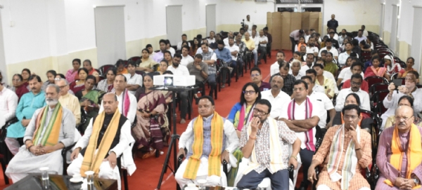 CM  Majhi Listens to PM Modi’s ‘Mann Ki Baat