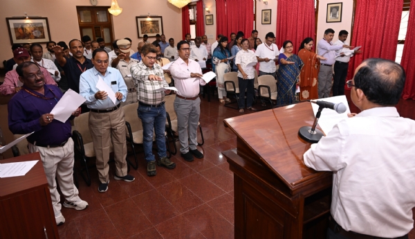 Integrity Pledge Administered at Lok Bhavan to Mark Vigilance Awareness Week