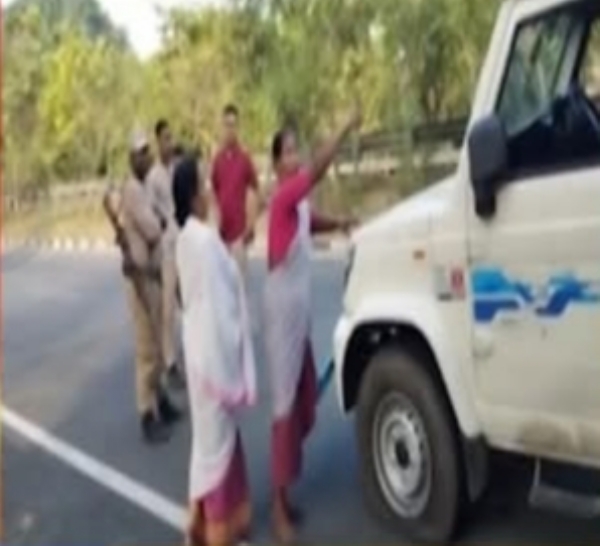 Image shared the Cattle Seized From Suspected Smuggling Vehicle In Raha.