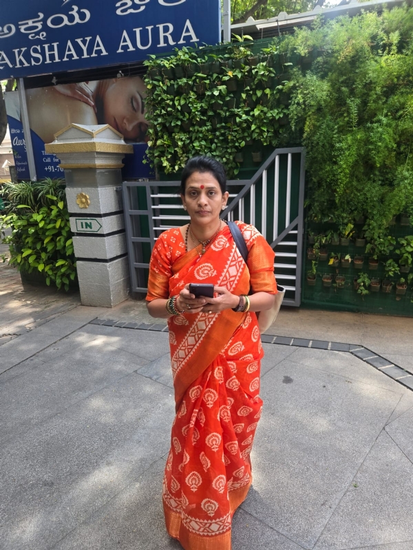 enukamma, a single mother from Kalaburagi, who has sought a police enquiry into the death of her 21-year-old son, Rishikesh