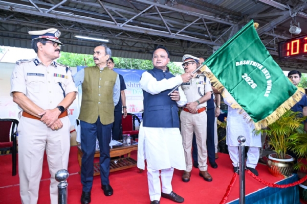 CM Mohan Majhi Flags Off Special Train to Gujarat for National Unity Day Parad CM Mohan Majhi Flags Off Special Train to Gujarat for National Unity Day Parad