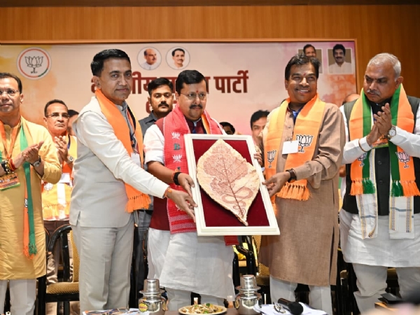 Goa Chief Minister Pramod Sawant welcomes BJP National President Nitin Nabin at the state executive committee meeting in Chimbel, Goa. Goa Chief Minister Pramod Sawant welcomes BJP National President Nitin Nabin at the state executive committee meeting in Chimbel, Goa.