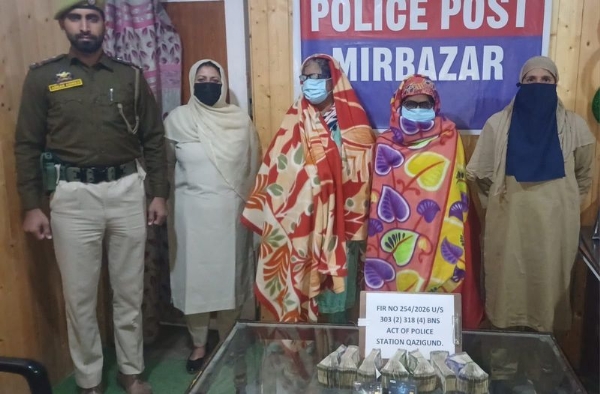 Kulgam Police Recover Rs 9.5 Lakh In ATM Fraud Case; Two Women Arrested In Haryana, Main Accused Absconding Kulgam Police Recover Rs 9.5 Lakh In ATM Fraud Case; Two Women Arrested In Haryana, Main Accused Absconding