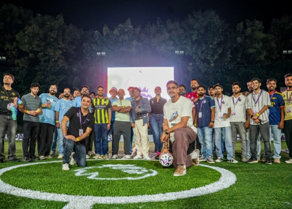 Indian goalkeeper Gurpreet Singh Sandhu poses with fans at Premier League Park. Indian goalkeeper Gurpreet Singh Sandhu poses with fans at Premier League Park.