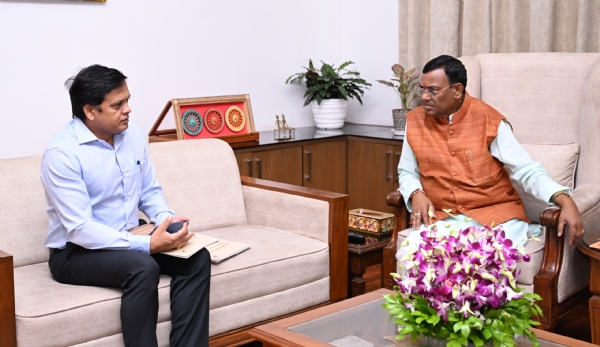 Governor Brajmohan Ram during a meeting with SRC