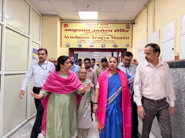Standing Committee Chairperson Satya Sharma inspects the hospital.