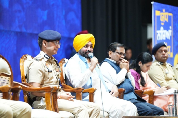 Punjab CM Bhagwant Singh Mann addressing the Police personnel
