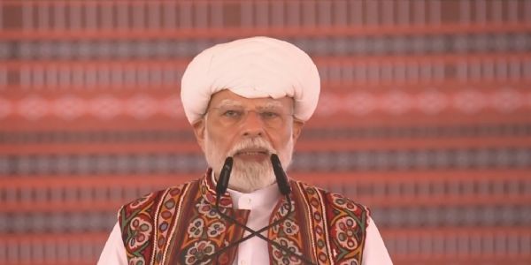 PM Modi Transfers Rs. 19,000 Crore to Farmers, Dedicates Advanced Bovine Research Centre to Nation