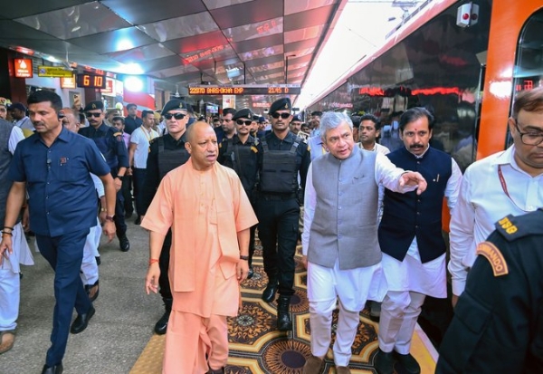 Uttar Pradesh Chief Minister Yogi Adityanath and Union Railway Minister Ashwini Vaishnav at Banaras railway station Uttar Pradesh Chief Minister Yogi Adityanath and Union Railway Minister Ashwini Vaishnav at Banaras railway station