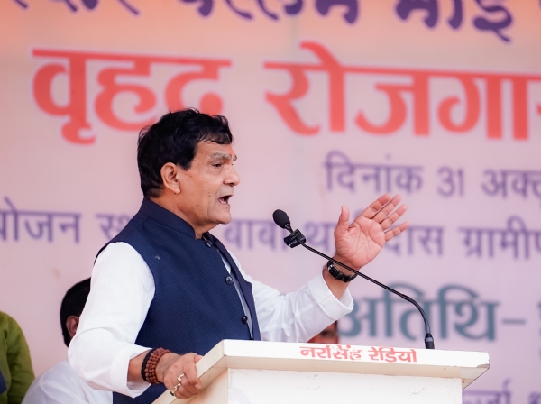 Minister A.K. Sharma gave a big gift of development to Mau