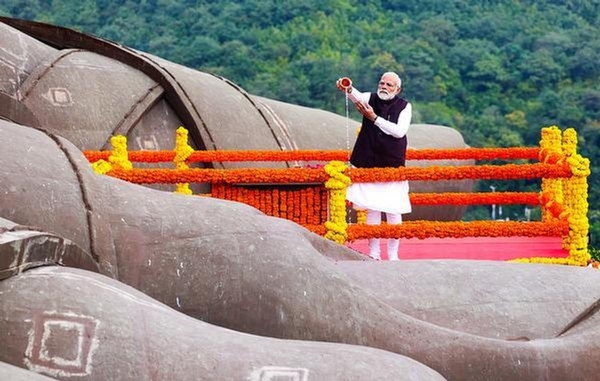 PM Modi Pays Tribute to Sardar Vallabhbhai Patel at Statue of Unity on 151st Birth Anniversary