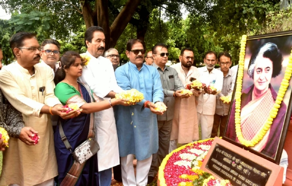 Cong workers garlanded her portrait and recalled her contribution in nation building