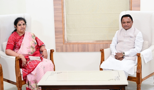 CM Majhi Meets BJP Odisha In-Charge Purandeswari