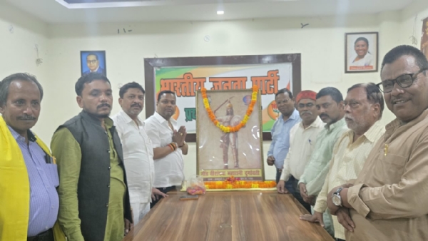 Radhakant Ojha first went to the Sangh office and then to the BJP office in Civil Lines