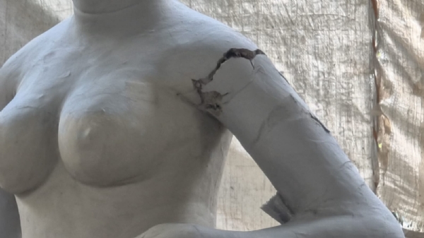 A vandalised idol