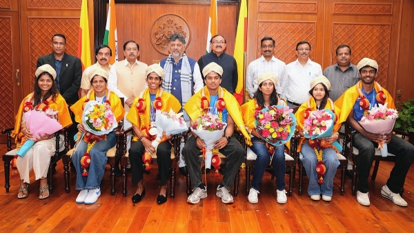 Asian games medalists with Karnataka CM