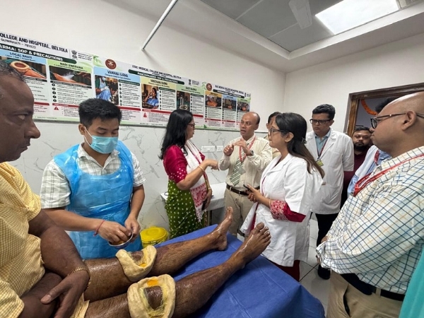 Guwahati: ESIC Medical College & Hospital Dean Professor (Dr.) Bhaskar Borgohain briefs Medical Commissioner, North Eastern Zone, Dr. Alaka Pal, about the Panchakarma Unit following its inauguration.