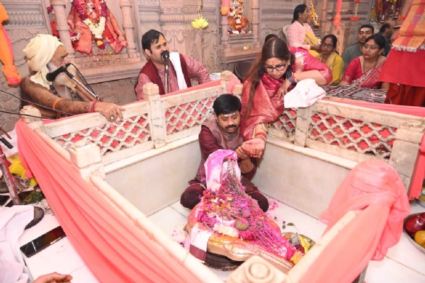 Minister Nandi, ex-mayor performed Rudrabhishek