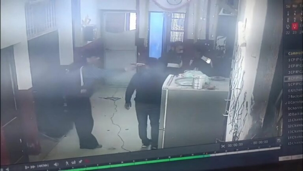 Gangster, 2 Pak Nationals Escape From Juvenile Home After Attacking Cops; Raids Underway Gangster, 2 Pak Nationals Escape From Juvenile Home After Attacking Cops; Raids Underway