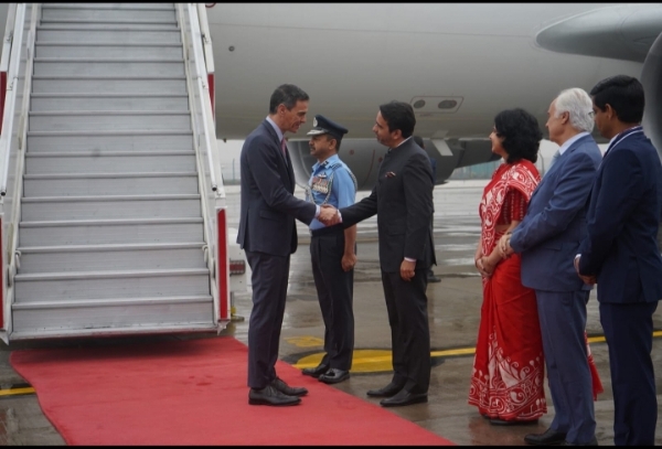 Spanish Premier Touches Down in Delhi for AI Summit, Greeted by Union Minister Jayant Chaudhary Spanish Premier Touches Down in Delhi for AI Summit, Greeted by Union Minister Jayant Chaudhary