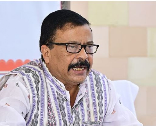 Minister Suresh Pujari (File Photo) Minister Suresh Pujari (File Photo)