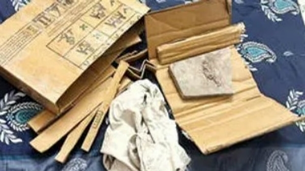 Old clothes in online parcel instead of laptop Old clothes in online parcel instead of laptop