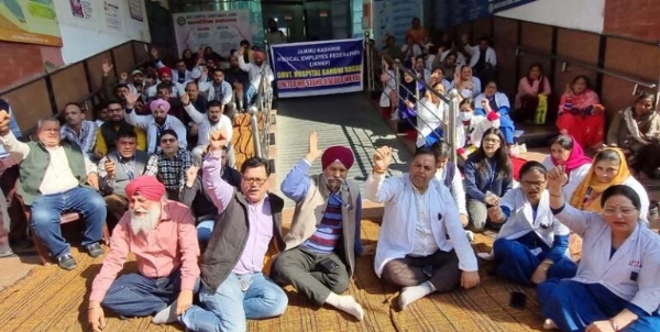 Health employees hold UT-wide 2-hr strike over withdrawal of holiday allowances Health employees hold UT-wide 2-hr strike over withdrawal of holiday allowances