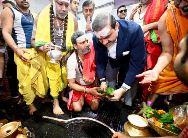 Gautam Adani Seeks Blessings at Baba Baidyanath Dham Amid Investment Buzz Gautam Adani Seeks Blessings at Baba Baidyanath Dham Amid Investment Buzz