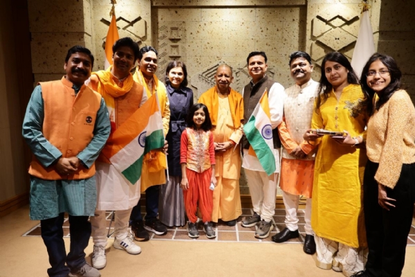 Indian diaspora give UP CM Adityanath a warm welcome