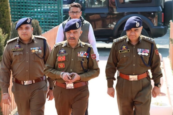 DGP Prabhat Cracks Down On Terror Ecosystem In Budgam, Orders Aggressive Intelligence-Driven Operations DGP Prabhat Cracks Down On Terror Ecosystem In Budgam, Orders Aggressive Intelligence-Driven Operations