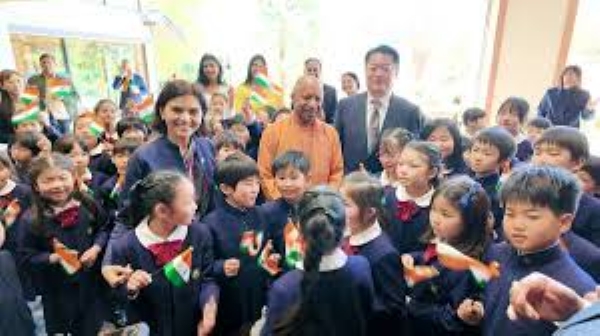 Children of Indian heritage greeted Yogi Adityanath Children of Indian heritage greeted Yogi Adityanath