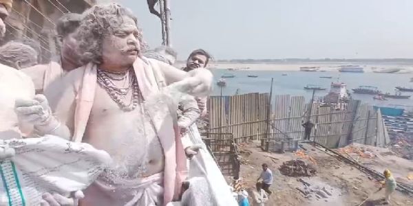 Playing Holi with pyre ashes at Kashi