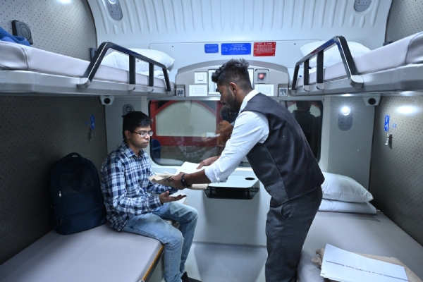 Vande Bharat Sleeper Express Drawing Strong Passenger Praise on Kamakhya–Howrah Route