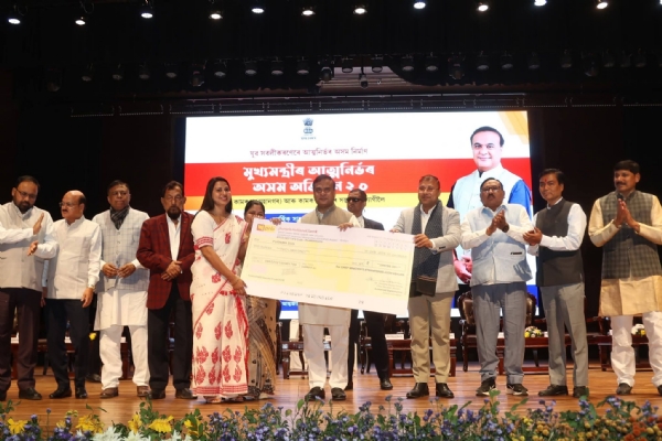 CM Dr Himanta Biswa Sarma Disbursing ₹56 Crore to Young Entrepreneurs under CMAAA 2.0 in Guwahati.