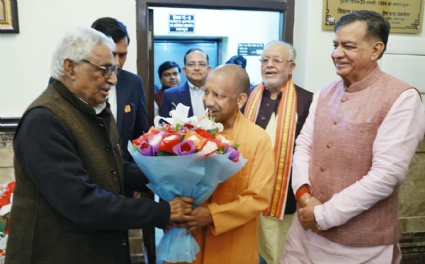 UP CM welcoming Leader of Opposition Mata Prasad Pandey on budget session eve