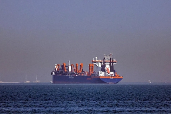Hundreds of Ships Anchor in Gulf as Iran War Chokes Vital Hormuz Strait Hundreds of Ships Anchor in Gulf as Iran War Chokes Vital Hormuz Strait