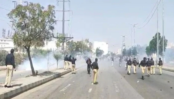 Nine Dead, 18 Hurt in Fiery Clash Outside Karachi US Consulate