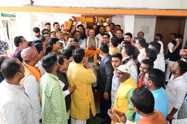 Deputy Chief Minister Keshav Prasad Maurya also extended Holi greetings