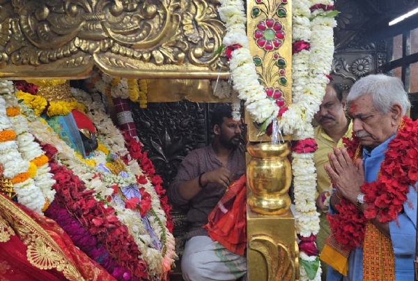J&K LG performs worship of Goddess Vindhyavasini