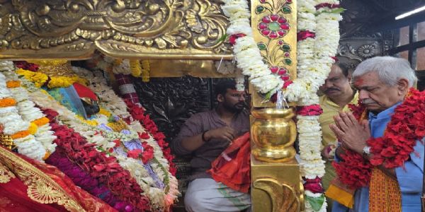 J&K LG performs worship of Goddess Vindhyavasini amidst chanting of Vedic mantras